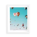 Plakat w ramie 40x50 - Balonowa Ekscytacja - balony latają w powietrzu, wyścigi balonów - rama biała