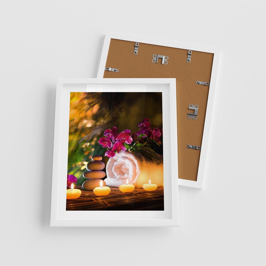 Plakat w ramie 40x50 - Relaksujące spa z płonącymi świecami - spa, świece - rama biała