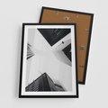 Plakat w ramie 50x70 - Nowoczesna Dynamika - perspektywa, wieżowce - rama czarna