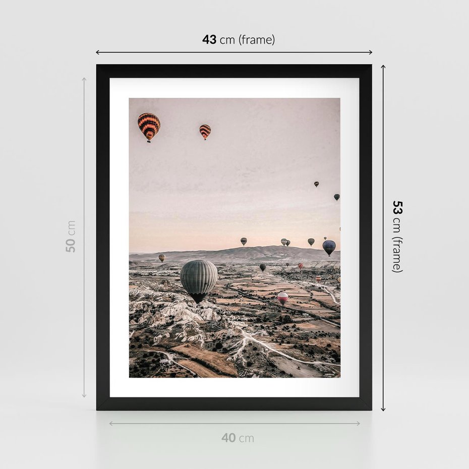 Plakat w ramie 40x50 - Wolność w Powietrzu - balony latające nas pustynnym krajbrazem, balony do latania - rama czarna