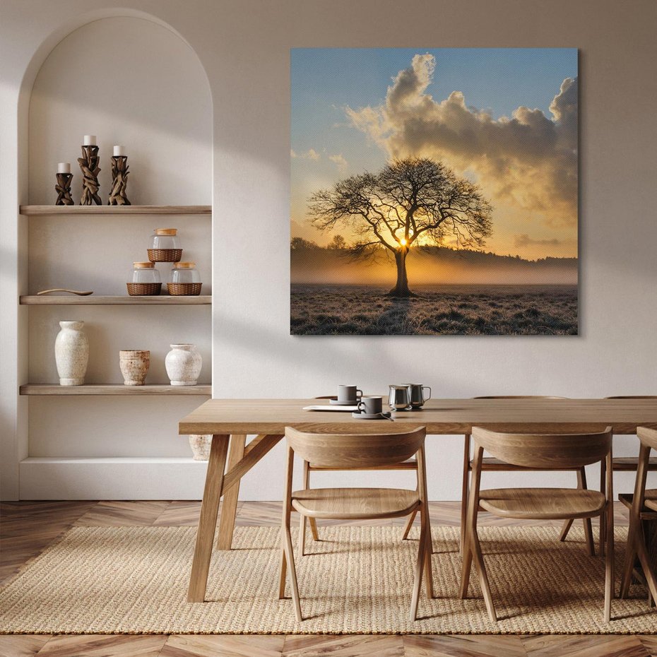 Obraz na płótnie 60x60 - Drzewo w mgle: Piękno jesiennego poranka - drzewo, mgła