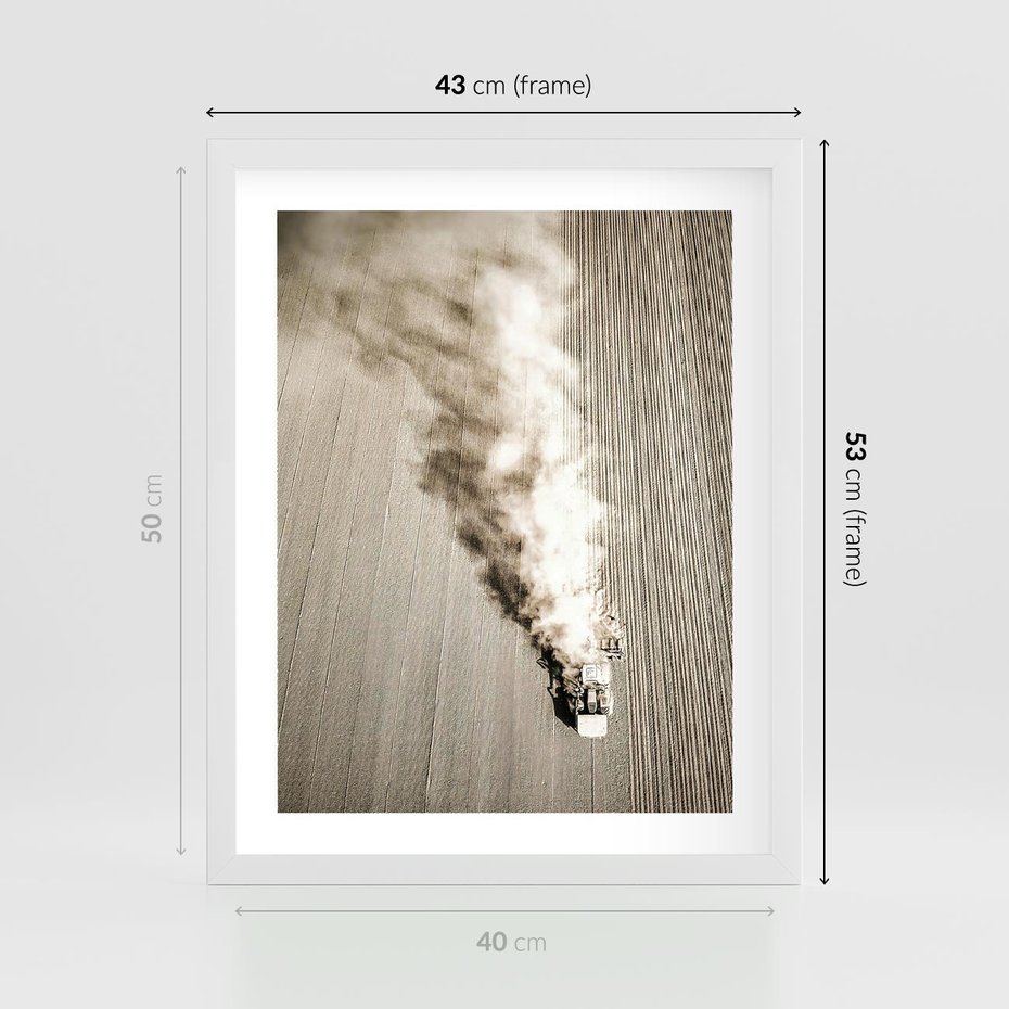 Plakat w ramie 40x50 - Żniwa na Wsi - pole, traktor na polu - rama biała