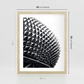 Plakat w ramie 40x50 - Nowoczesność w Czerni i Bieli: Architektoniczna Piękność - nowoczesna architektura, black and white - rama drewno