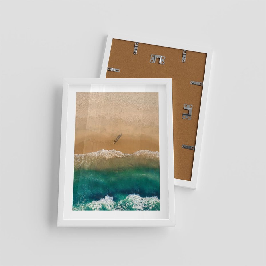 Plakat w ramie 30x40 - Nadbrzeżna Harmonia - plaża, morze - rama biała