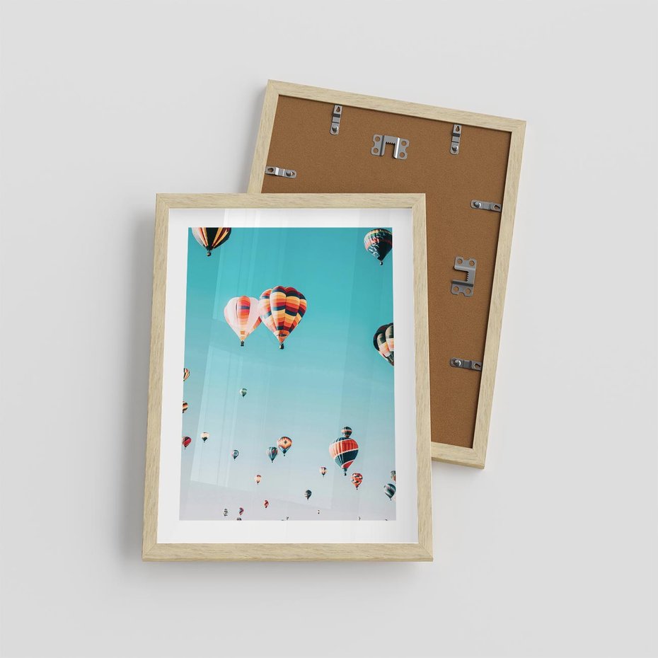 Plakat w ramie 30x40 - Balonowa Ekscytacja - balony latają w powietrzu, wyścigi balonów - rama drewno