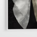 Obraz w ramie 50x50 - Obce Powidoki - abstrakcyjna ćma, mroczna atmosfera - rama biała
