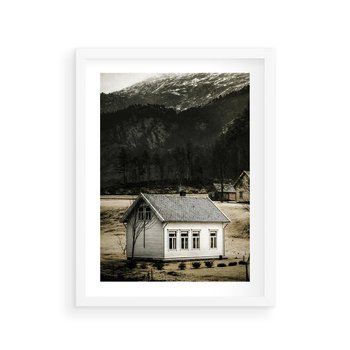 Plakat w ramie 40x50 - Ciepło i Urok Górskiego Domku - domek w górach, sepia - rama biała