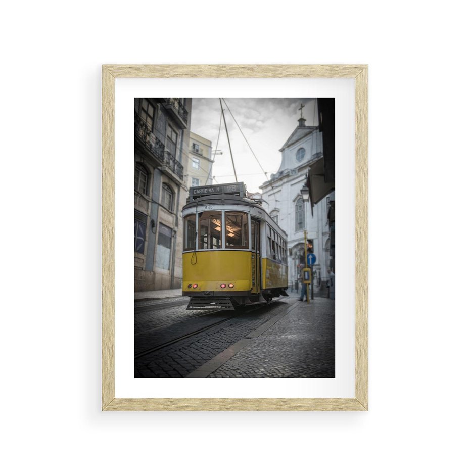 Plakat w ramie 30x40 - Urok tramwajów Lizbony - tramwaj, Lizbona - rama drewno