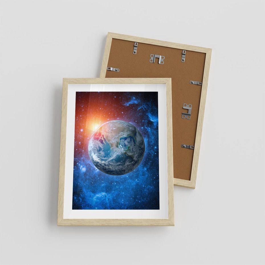 Plakat w ramie 30x40 - Planeta w nieskończoności - ziemia, kosmos - rama drewno