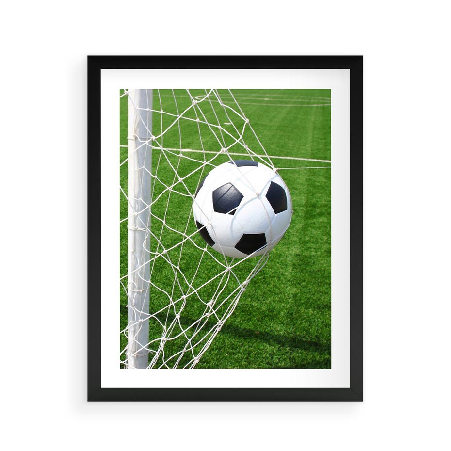 Plakat w ramie 40x50 - Namiętność Piłki i Gola - piłka nożna, gol - rama czarna