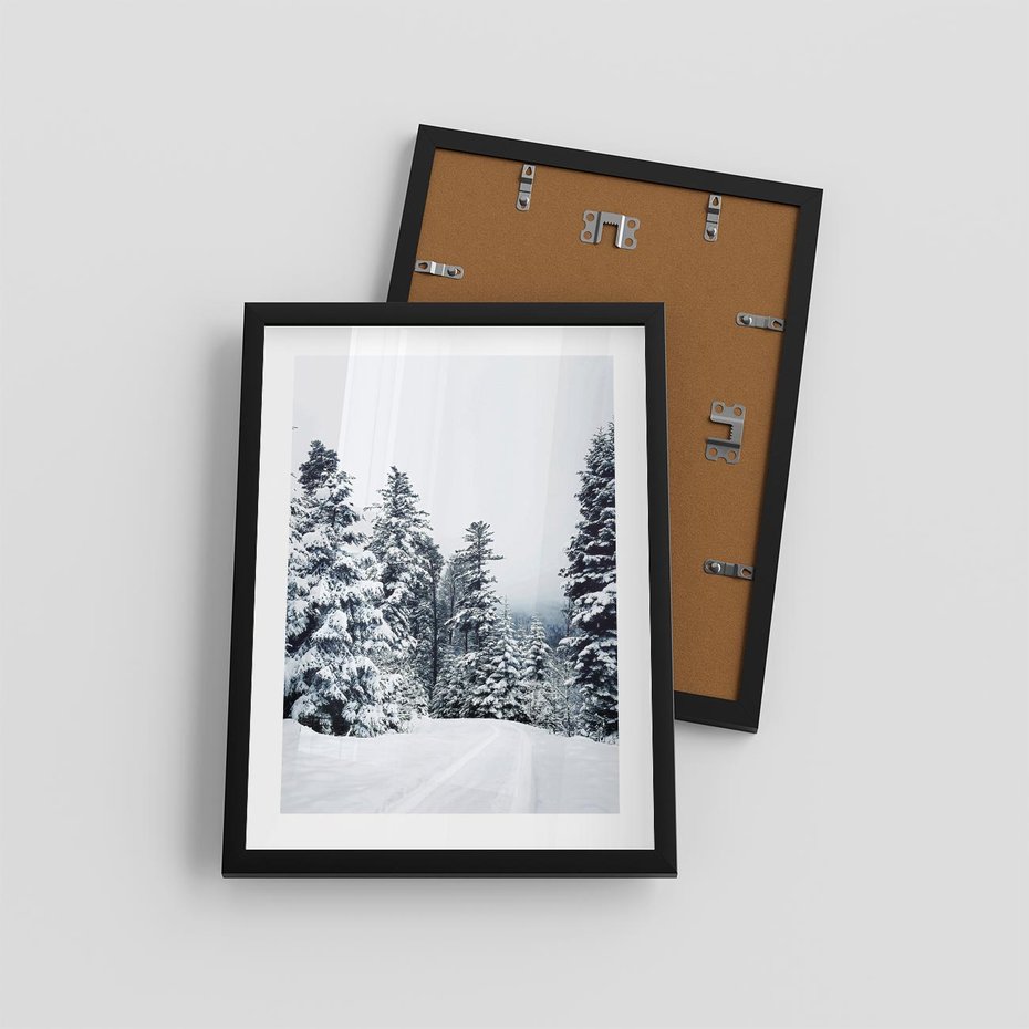Plakat w ramie 30x40 - Zimowy Las Pod Kołdrą - las, zima - rama czarna
