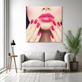 Obraz na płótnie 70x70 - Wyrażenie Piękna - paznokcie, usta