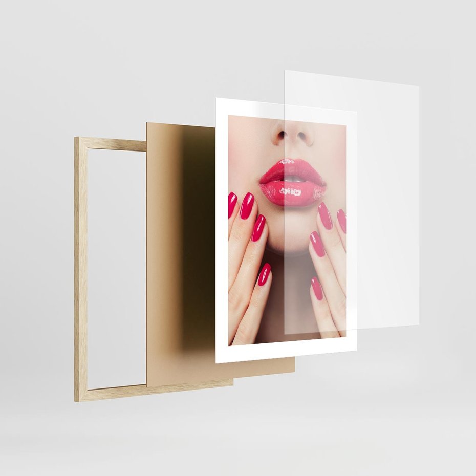 Plakat w ramie 30x40 - Wyrażenie Piękna - paznokcie, usta - rama drewno