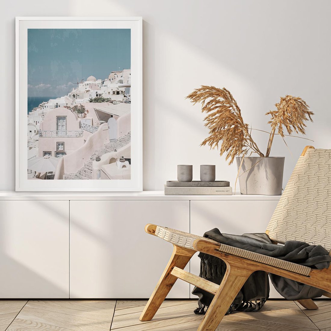 Plakat w ramie 50x70 - Śródziemnomorski Urok - zdjęcie Santorini, białe budynki - rama biała