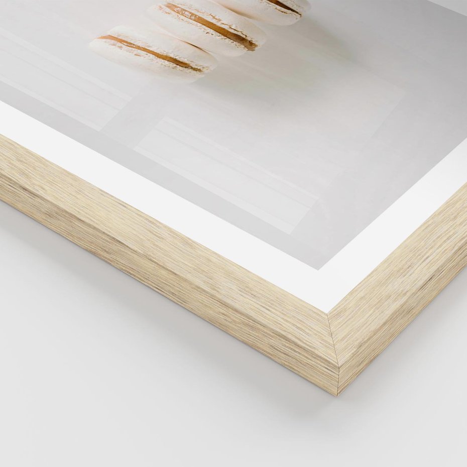 Plakat w ramie 40x50 - Delikatność w Bieli - białe ciateczka. makaroniki, minimalistyczne zdjęcie - rama drewno