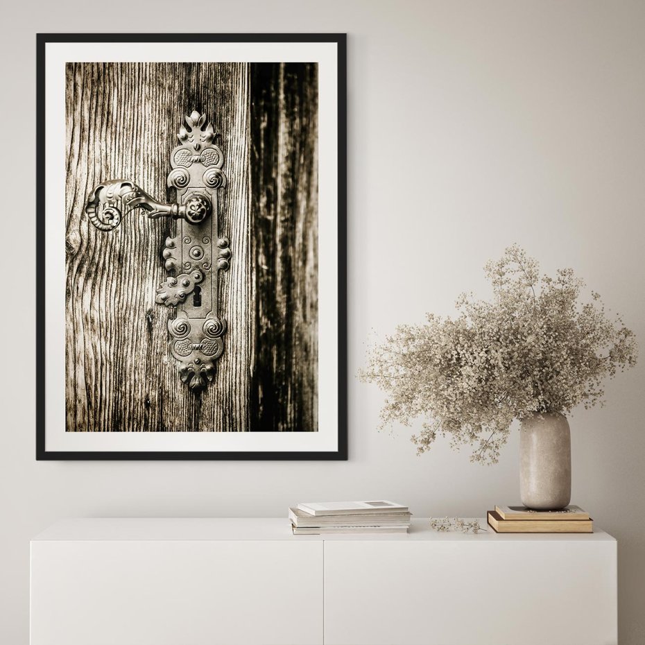 Plakat bez ramy 21x30 - Stare Drzwi z Ozdobną Klamką - stare drzwi, klamka