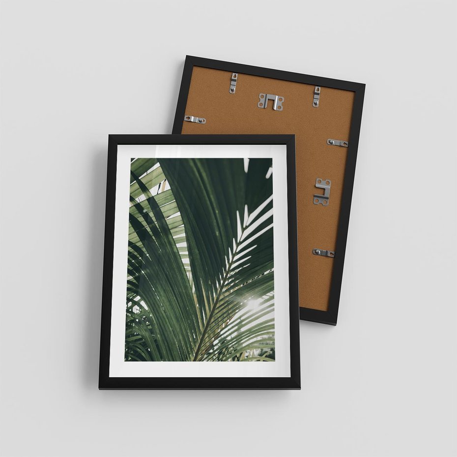 Plakat w ramie 30x40 - Tropikalne Uroki: Palmy i Zielone Liście - palmy, zielone liście - rama czarna