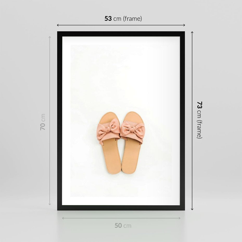 Plakat w ramie 50x70 - Minimalistyczna Moda: Klapki na Białym Tle - klapki, minimalizm - rama czarna