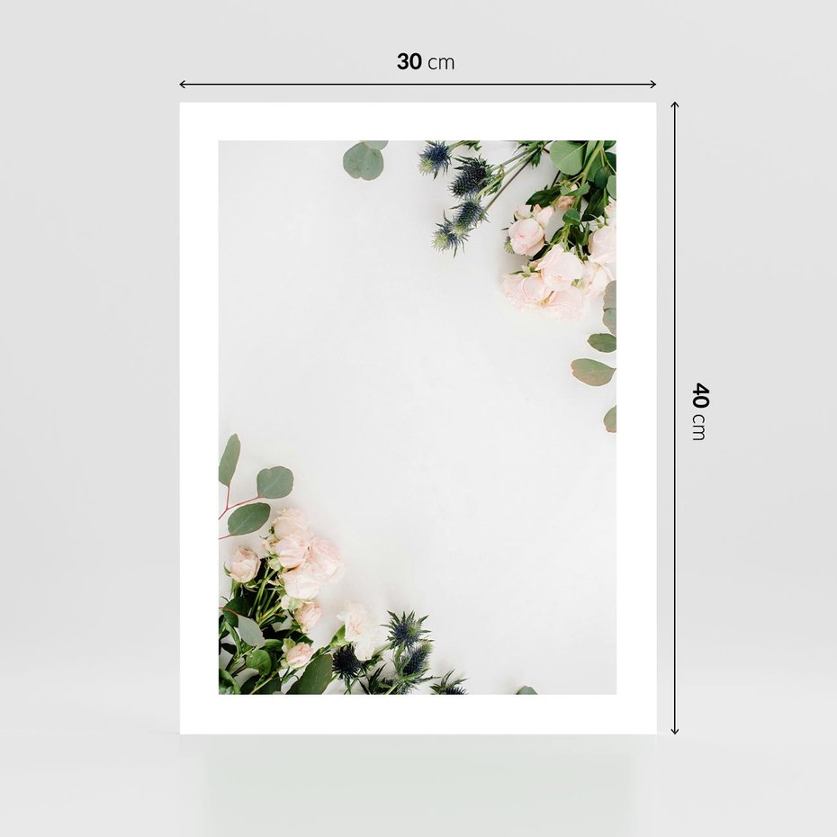Plakat bez ramy 30x40 - Kompozycja z Białych Róż i Eukaliptusa - kompozycja z białych kwiatów na białym tle, róże