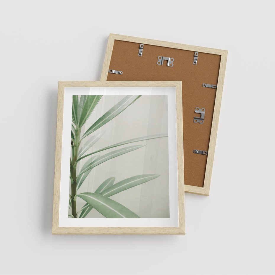 Plakat w ramie 40x50 - Minimalistyczna Tropikalna Harmonia - tropikalna roślina, zielone liście - rama drewno