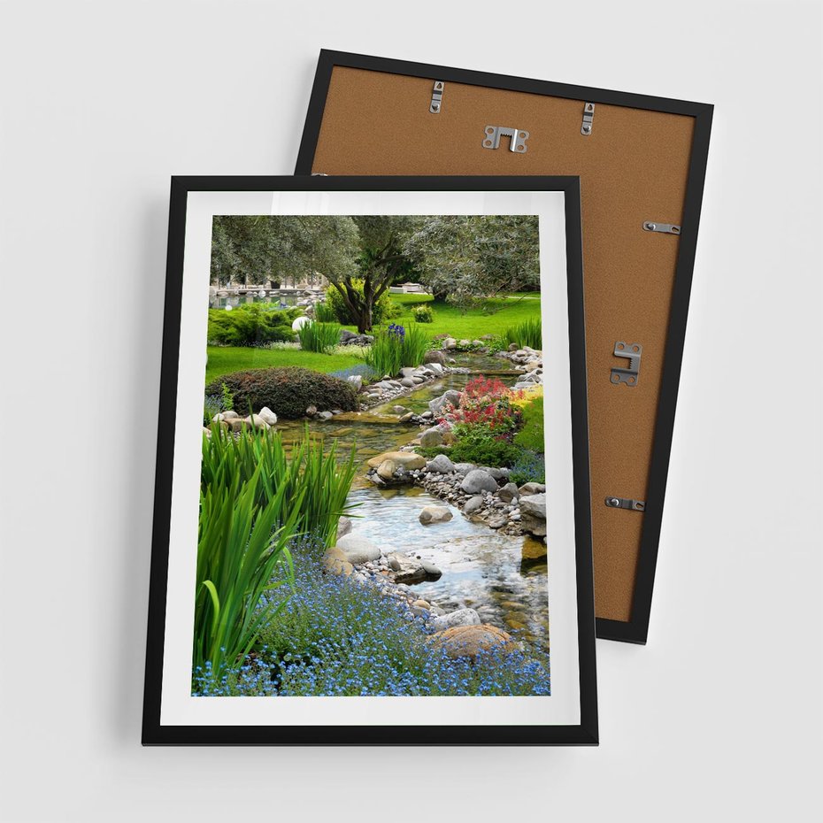 Plakat w ramie 50x70 - Ogródowy Strumyk - strumyk, ogród - rama czarna