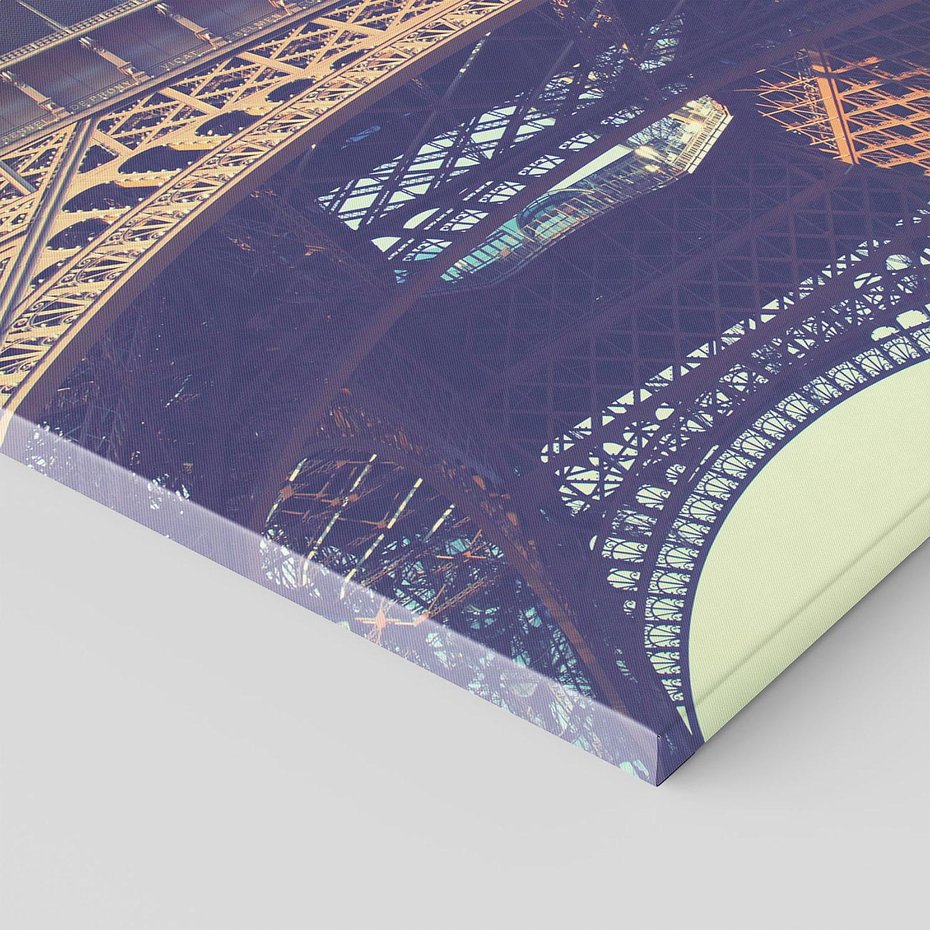 Obraz na płótnie 70x100 - Wieża Eiffla w czarno-białej odsłonie - Eiffla, Paryż