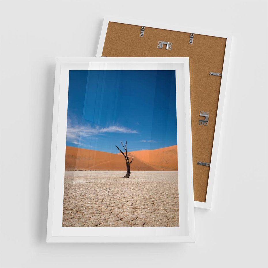 Plakat w ramie 50x70 - Słońce i Suche Drzewo - pustynia, suche - rama biała