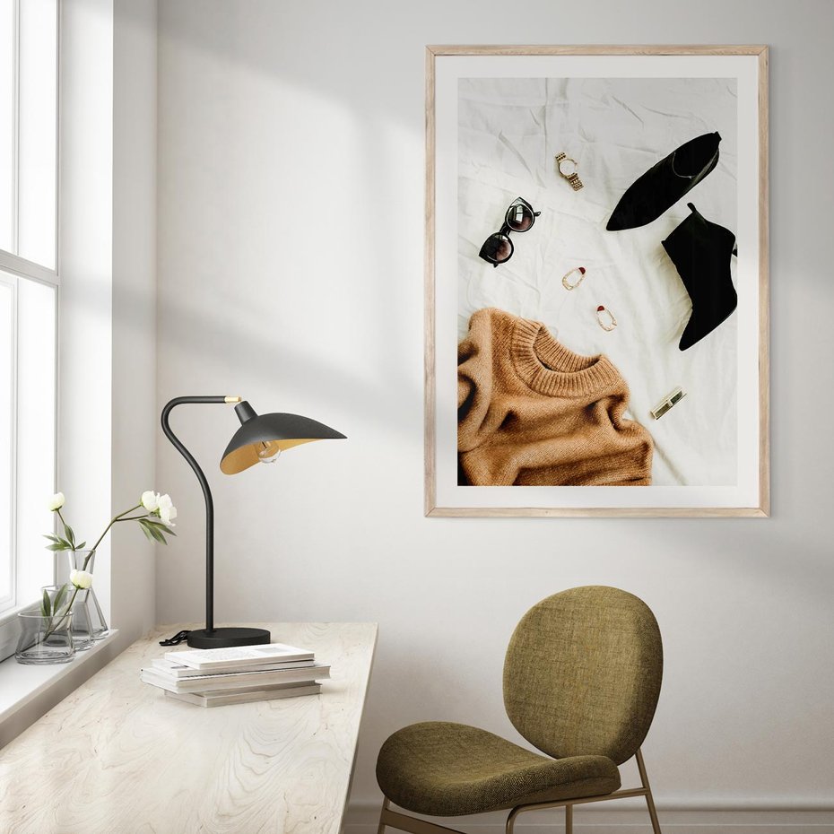 Plakat w ramie 30x40 - Styl i Klasyka - modowa fotografia, sweter - rama drewno