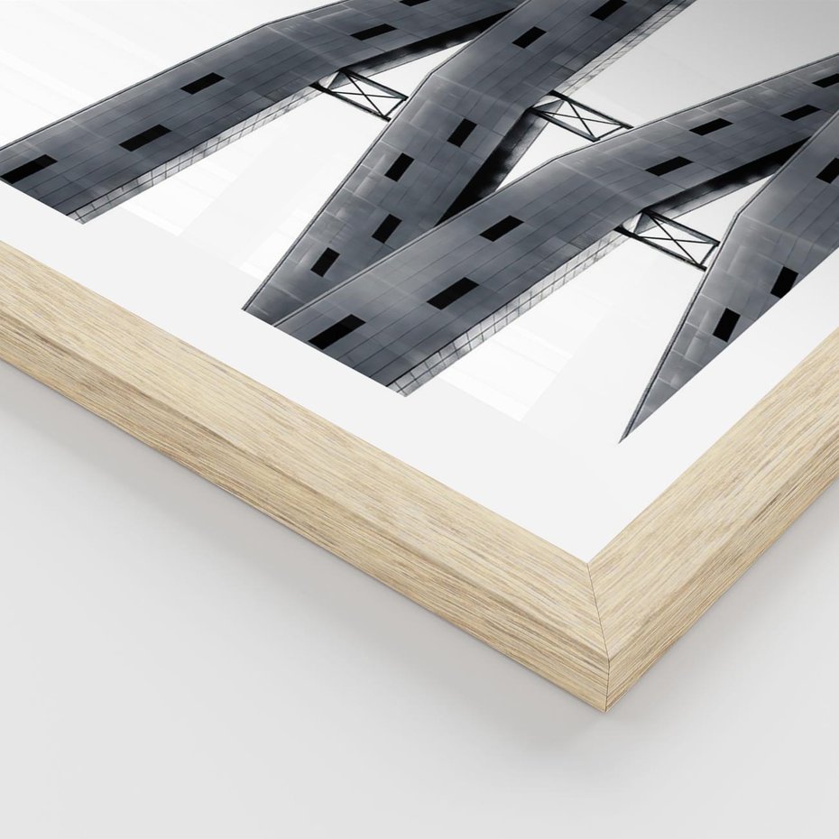 Plakat w ramie 30x40 - Monochromatyczna Sztuka Nowoczesnych Budynków - architektura, nowoczesne formy - rama drewno