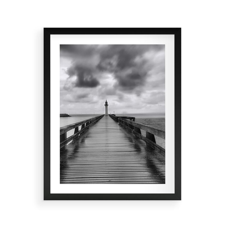 Plakat w ramie 40x50 - Romantyczny pomost z latarnią - pomost, latarnia - rama czarna