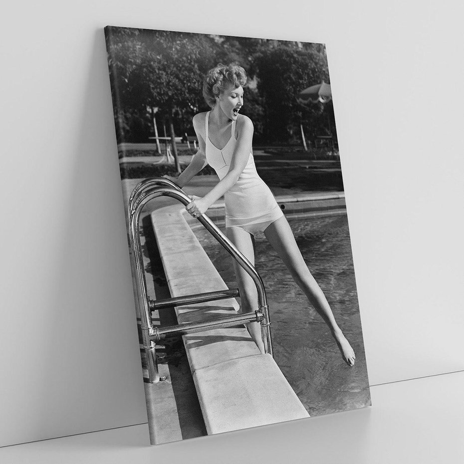Obraz na płótnie 80x120 - Retro Basen - retro zdjęcie, czarno białe