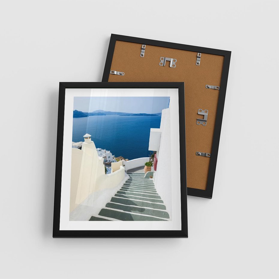 Plakat w ramie 40x50 - Malowniczy urok wyspy - Santorini, schodki - rama czarna