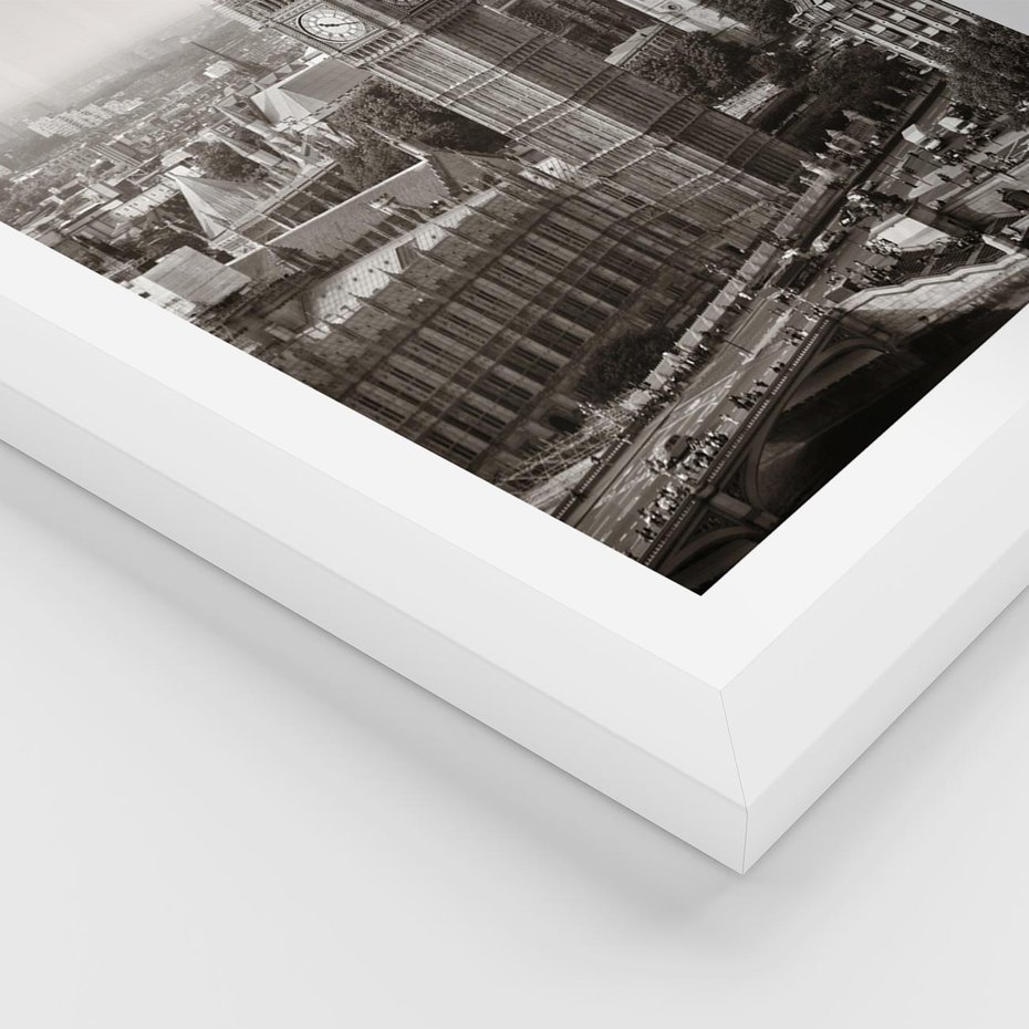 Plakat w ramie 30x40 - Magiczna esencja Londynu: Big Ben i miasto - Big Ben, Londyn - rama biała