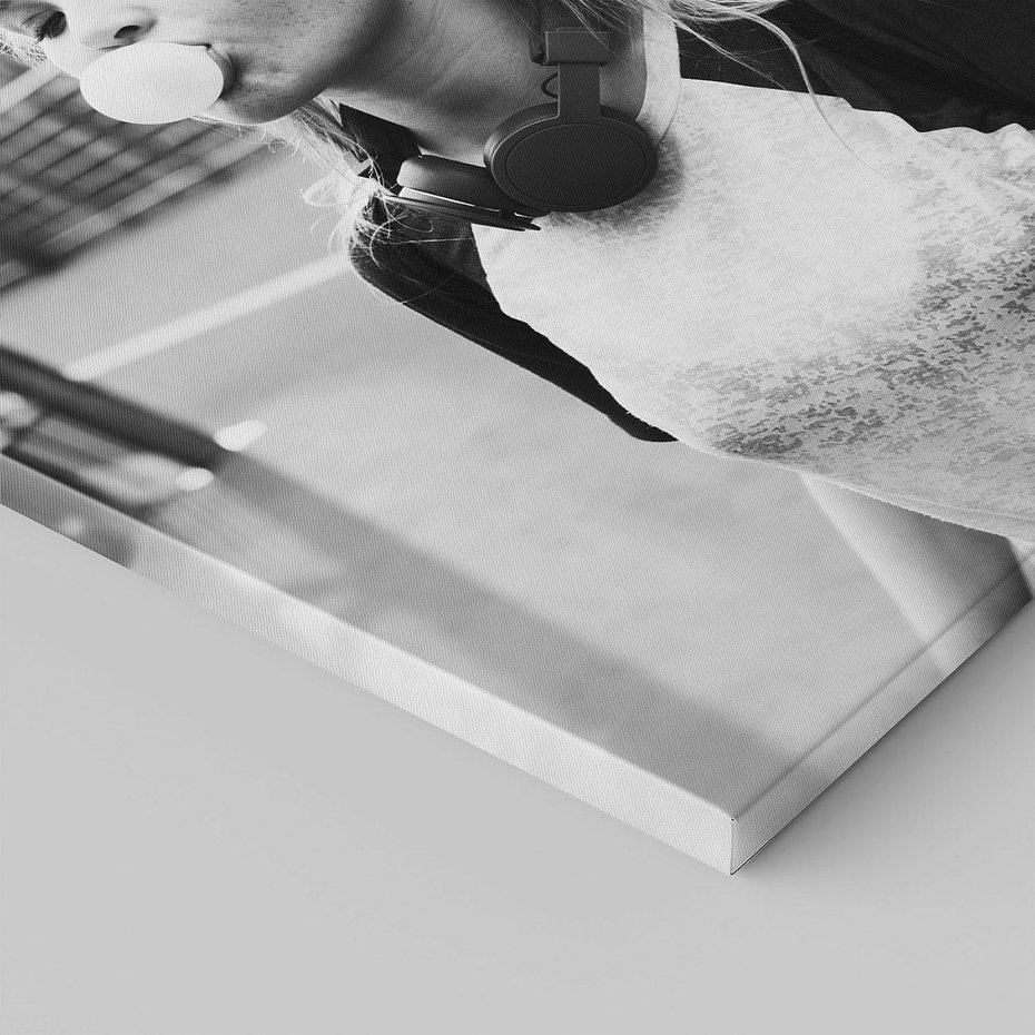 Obraz na płótnie 30x30 - Letnia Młodość - nowoczesna fotografia, czarno biała