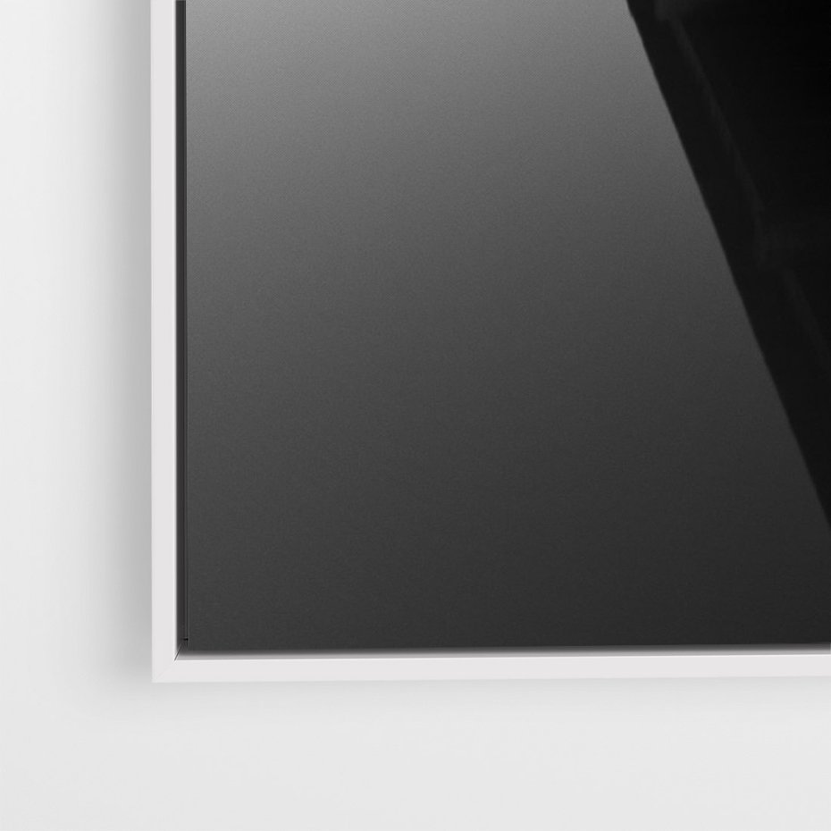 Obraz w ramie 80x120 - Mglista Perspektywa - czarno biała fotografia, drewniany pomost na jeziorze - rama biała