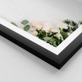Plakat w ramie 30x40 - Kompozycja z Białych Róż i Eukaliptusa - kompozycja z białych kwiatów na białym tle, róże - rama czarna