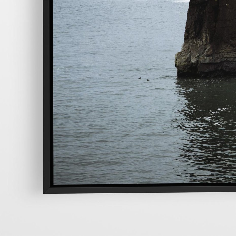 Obraz w ramie 50x50 - Mistyczna Aura - morze, mgła - rama czarna