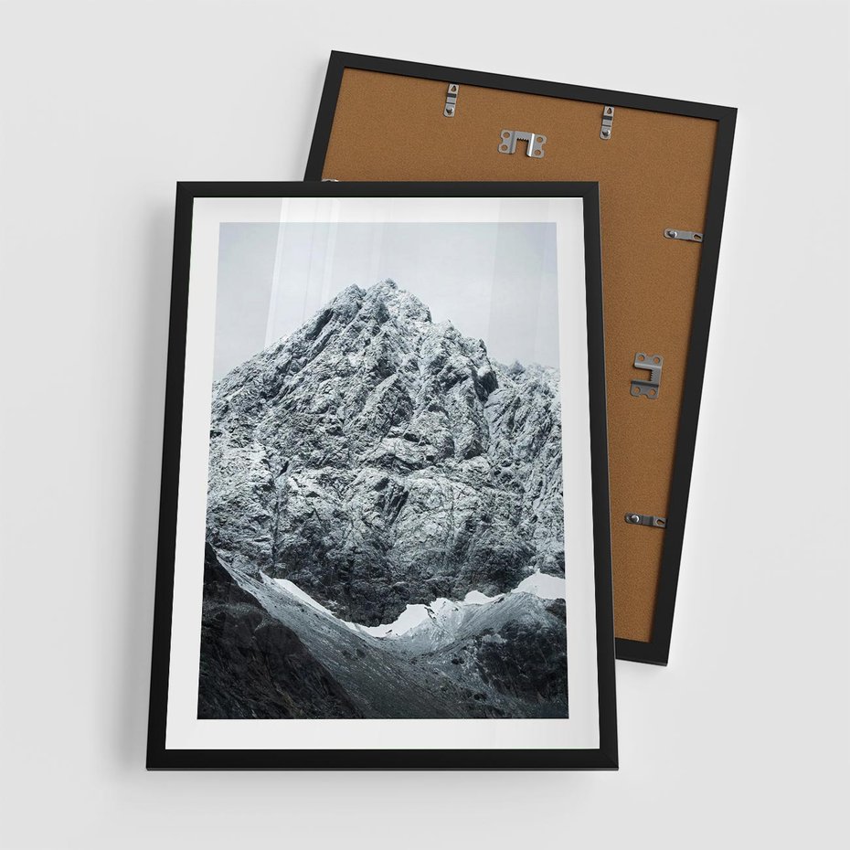 Plakat w ramie 50x70 - Surowość Gór - śnieg, zima w górach - rama czarna