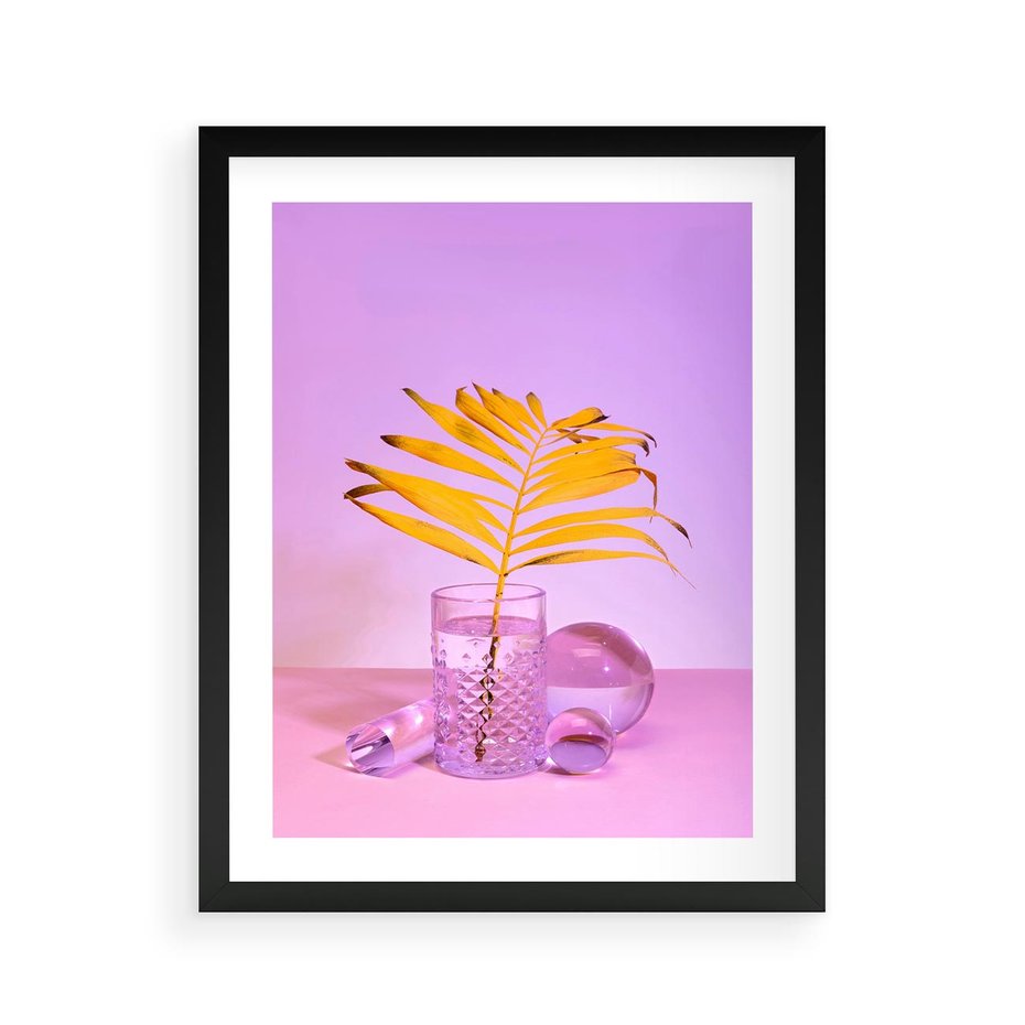Plakat w ramie 40x50 - Neonowy Liść Palmy na Fotografii - neonowa fotografia, liść palmy w szklance - rama czarna