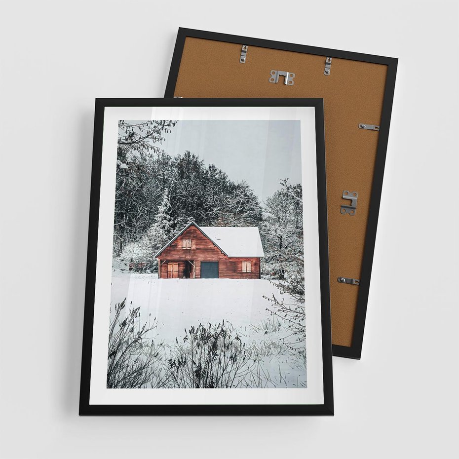 Plakat w ramie 50x70 - Domek w Górach Pokryty Śniegiem - domek w górach, śnieg - rama czarna