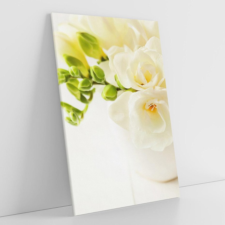 Obraz na płótnie 70x100 - Subtelność białych frezji - frezja, białe