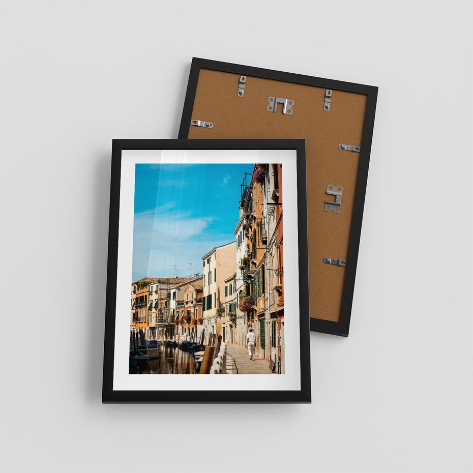 Plakat w ramie 30x40 - Magia Miejskiego Krajobrazu - uliczka, perspektywa - rama czarna