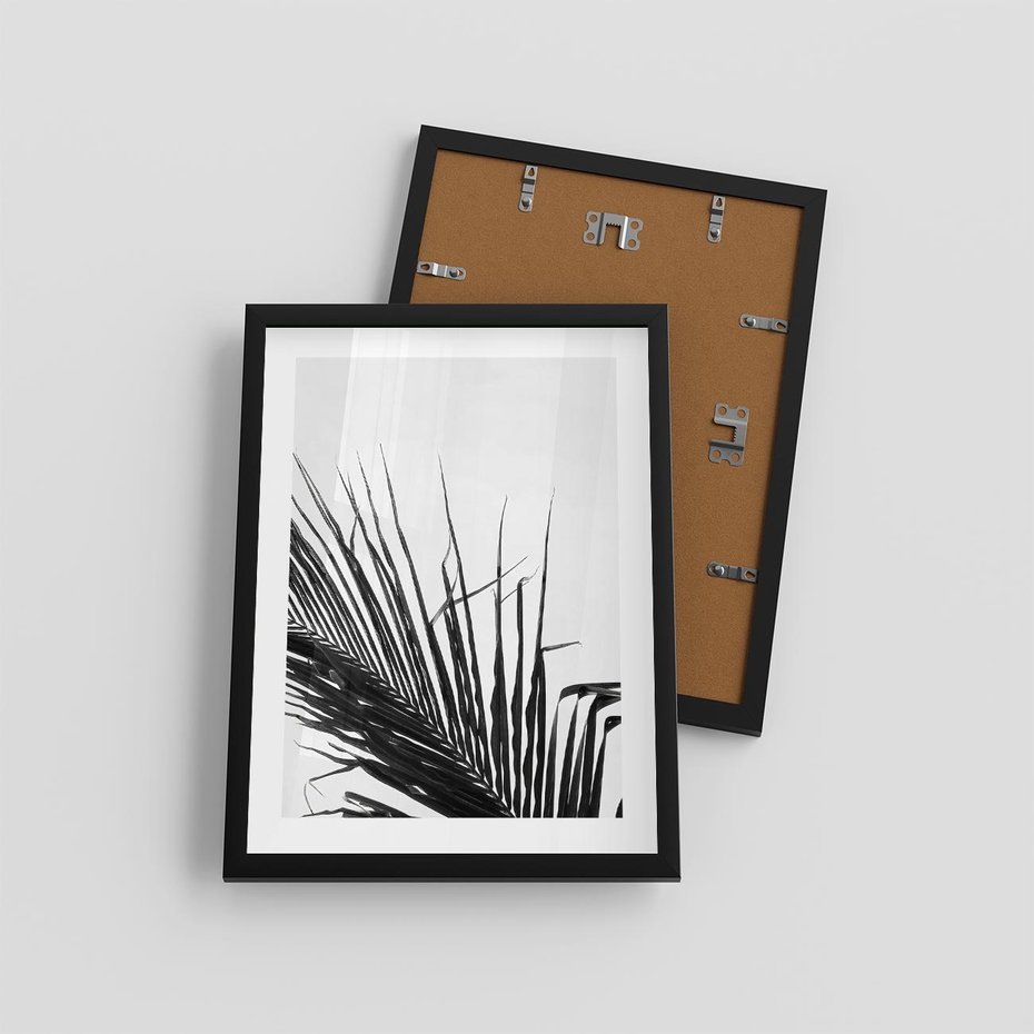Plakat w ramie 30x40 - Sztuka Natury: Monochromatyczna Palma - palma, czarno białe zdjęcie - rama czarna