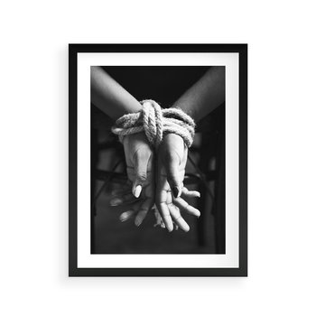 Plakat w ramie 40x50 - Splątane Uczucia - czarno biała fotografia, artystyczna - rama czarna