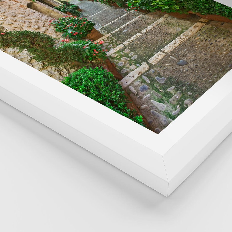 Plakat w ramie 40x50 - Magiczna podróż w głąb miasta - uliczka, perspektywa - rama biała