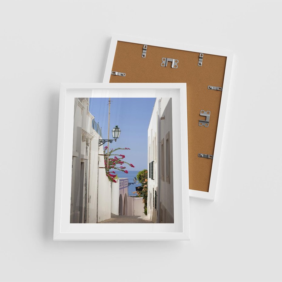 Plakat w ramie 40x50 - Podróże w Czasie: Perspektywiczna Uliczka - uliczka, perspektywa - rama biała