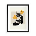 Plakat w ramie 40x50 - Elegancja w Szkicu: Stopa w Bucie na Obcasie - grafika, czarny szkic - rama czarna