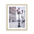 Plakat w ramie 40x50 - Przemijający urok miasta - miasto, uliczka - rama drewno