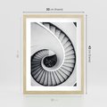 Plakat w ramie 30x40 - Nowoczesne Schody: Kręcone Piękno - nowoczesna architektura, kręcone schody - rama drewno
