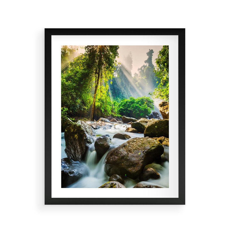 Plakat w ramie 40x50 - Idylliczny strumyk w urokliwym lesie - strumyk, las - rama czarna